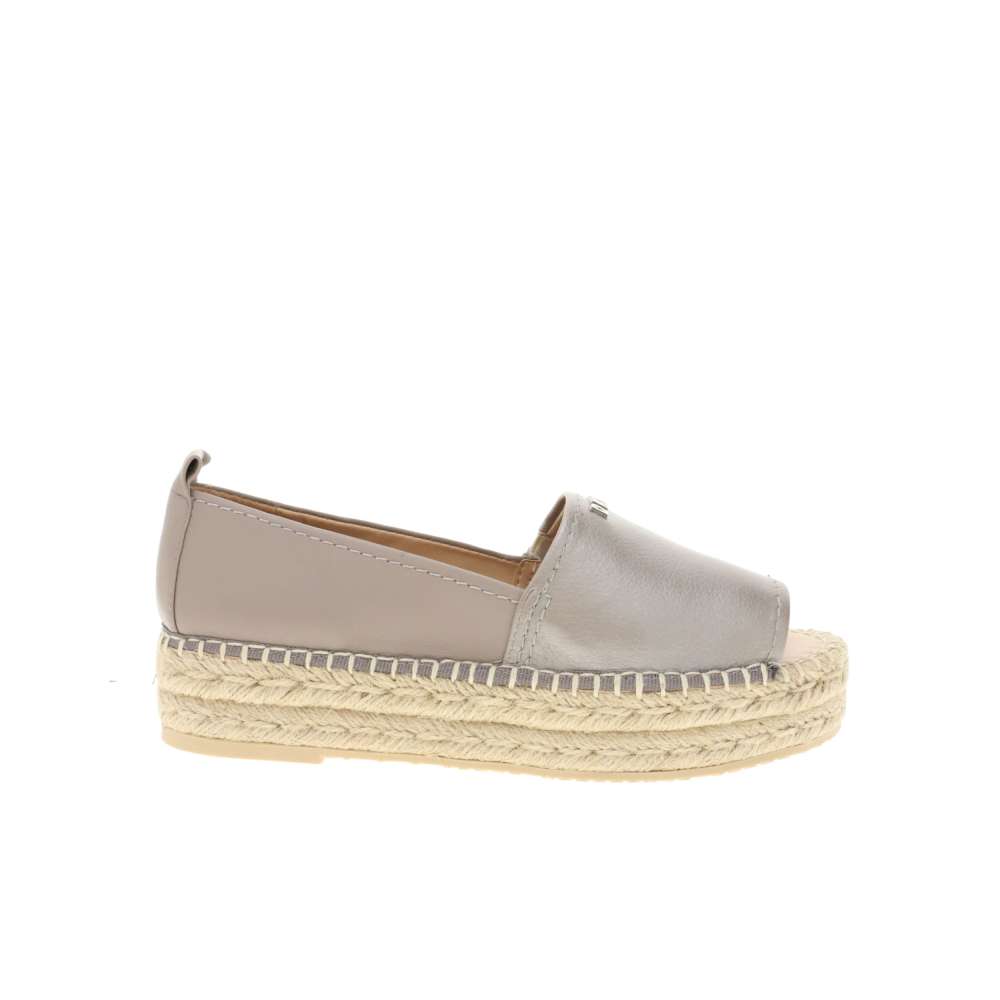 recommended sandals for walking